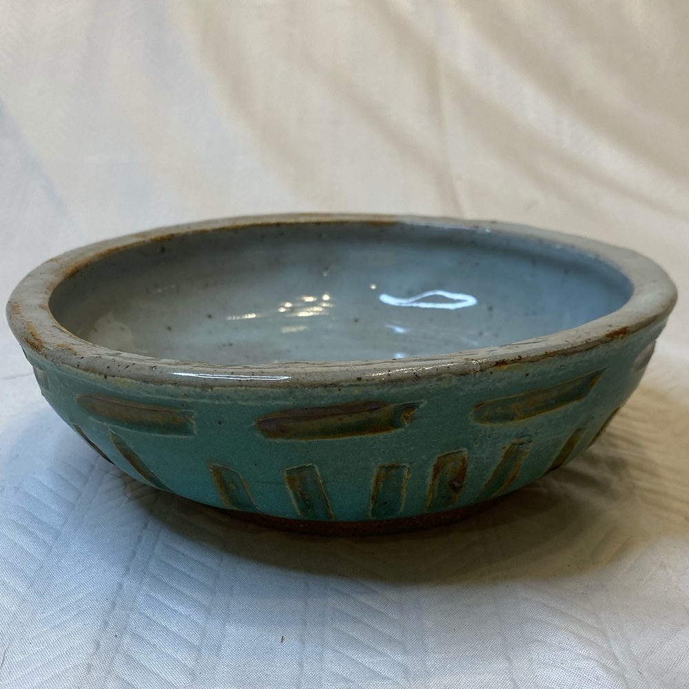 Art pottery stoneware glossy glazed ribbed bowl.